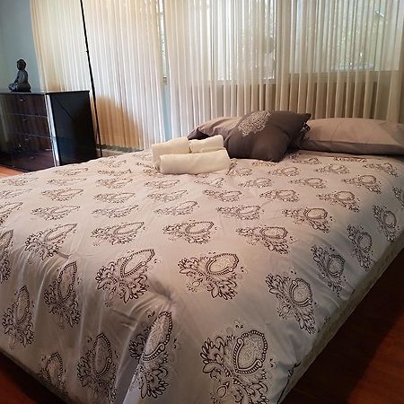 Burris Guest House Бернаби Экстерьер фото